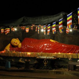 Na vrchol vede více cest, ale většina poutníků volí „Hatton route“