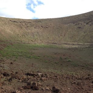 Autorka článku uvnitř kráteru