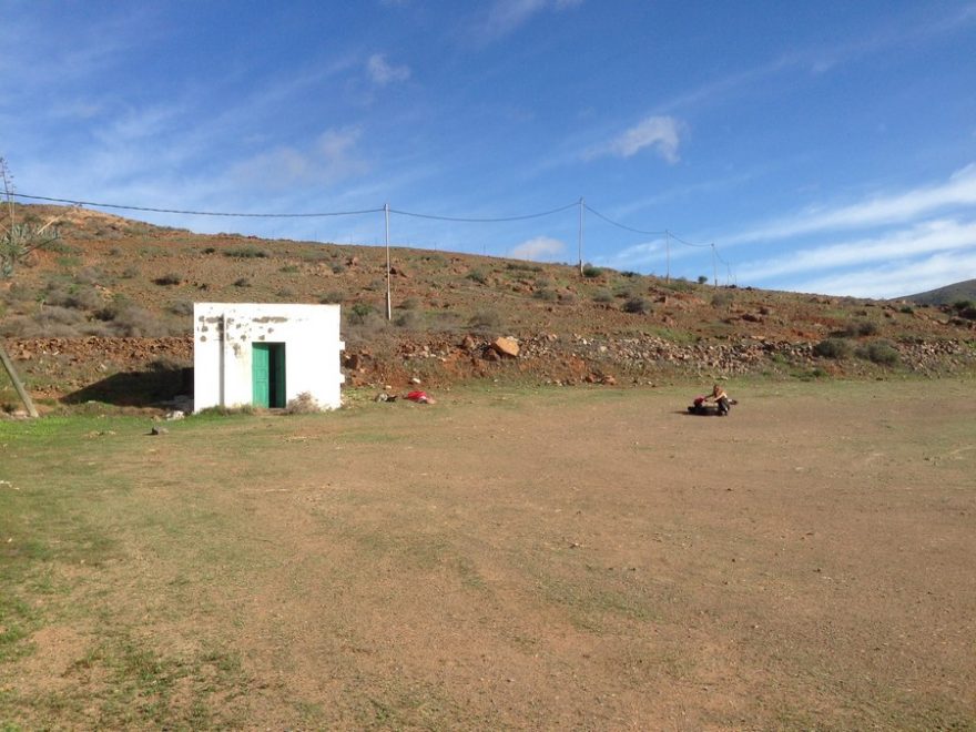 Spaní na parkovišti ve Vega de Río Palmas