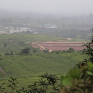 Po zabavení půdy farmářům ji armáda přeměnila na vojenský výcvikový tábor