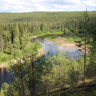 Medvědí stezka kopíruje v délce 80 km harmonický tok řeky Oulankajoki, Oulanka