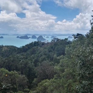 Prales a vyhlídky cestou na vrchol