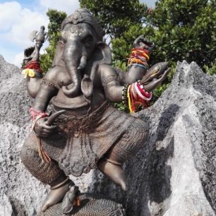 Uctívání v chrámovém komplexu Tiger Cave