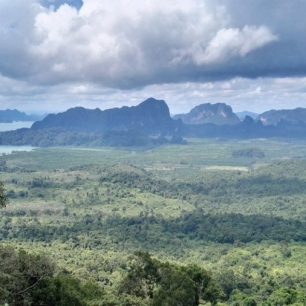 Prales a vyhlídky cestou na vrchol