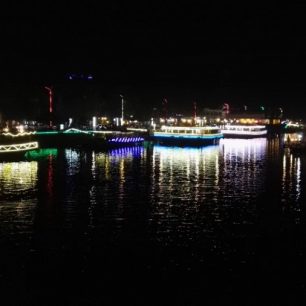 Město Kampot v noci