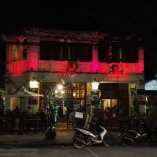 Město Kampot v noci
