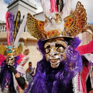 Divoké fiesty plné tance a průvodů vás během cesty po Centrálních Andách určitě neminou