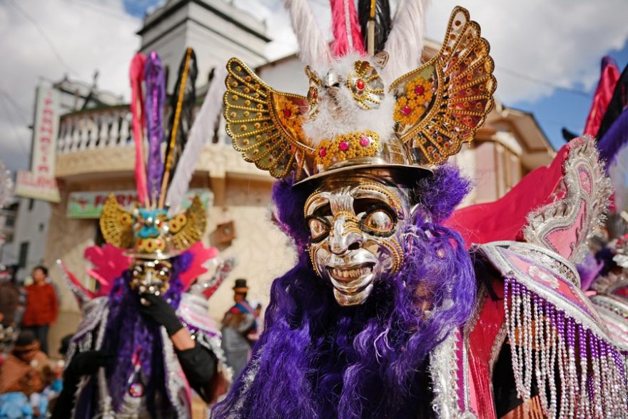 Divoké fiesty plné tance a průvodů vás během cesty po Centrálních Andách určitě neminou