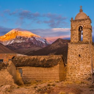Vesnice Sajama v Bolívii je skromnou základnou k výpravám na okolní sopky