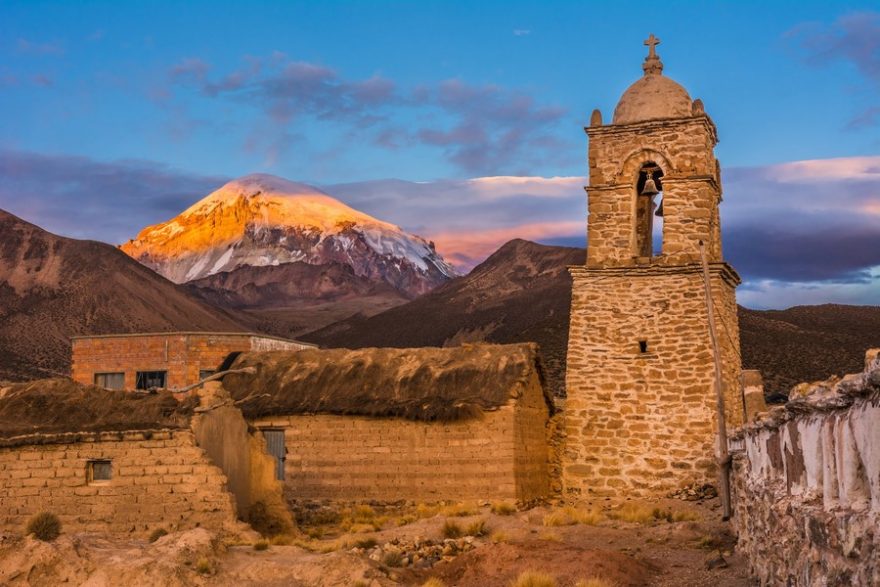 Vesnice Sajama v Bolívii je skromnou základnou k výpravám na okolní sopky