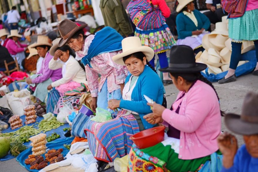 Peruánské indiánky na tržišti v Carázu