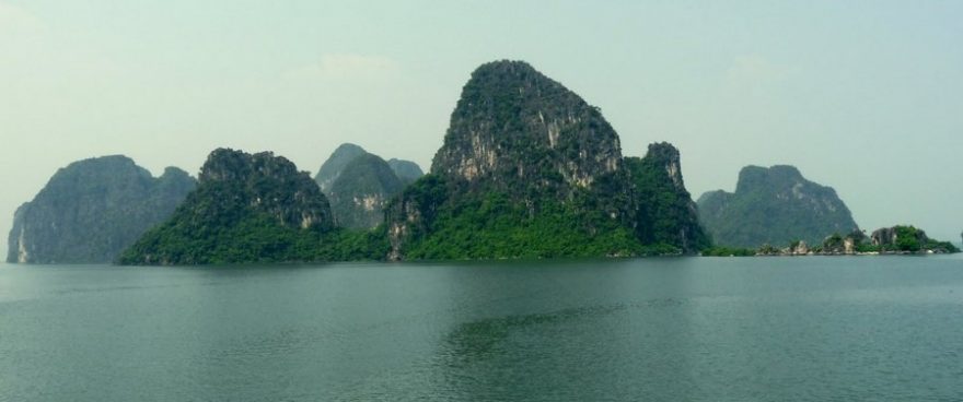 Útesy v Ha Long Bay