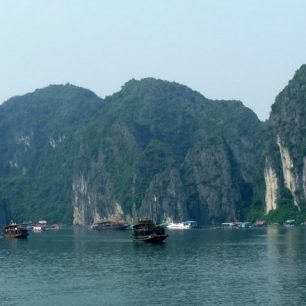 Útesy v Ha Long Bay