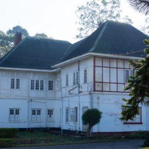 Bývalé letní sídlo britských kolonizátorů je přeměno v hotel, Pyin Oo Lwin, Myanmar