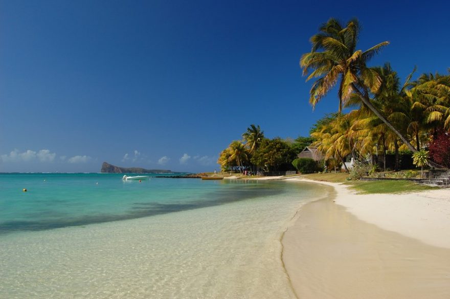 Zvolit můžete kombinovaný zájezd a při svém pobytu na Mauriciu navštívit i nedaleký Réunion