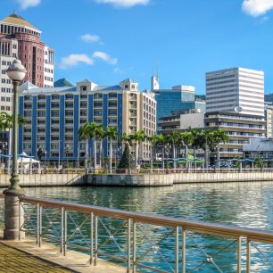 Město Rose Hill společně s městem Beau Bassin vytváří městský komplex a je tak druhým největším městem ostrova Mauritius