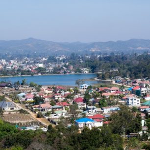 Z rozhledny uprostřed zahrady budete mít výhled na celé městečko, Pyin Oo Lwin, Myanmar