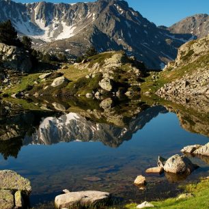 Horská jezírka podél řeky Madriu v Andoře, která nás nadchla dobrým značením, upravenými cestami a plně funkčními bivaky