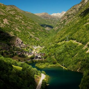 Nádhernou krajinou procházíme mezi horami od jednoho jezera k druhému