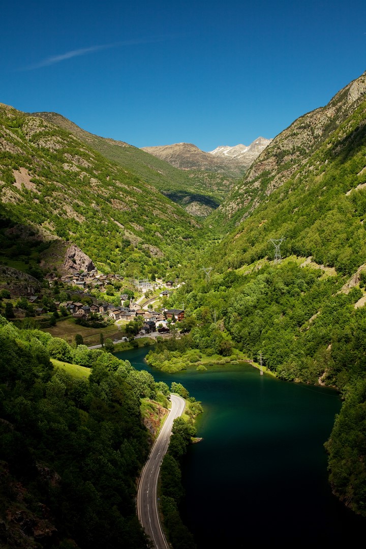 Nádhernou krajinou procházíme mezi horami od jednoho jezera k druhému
