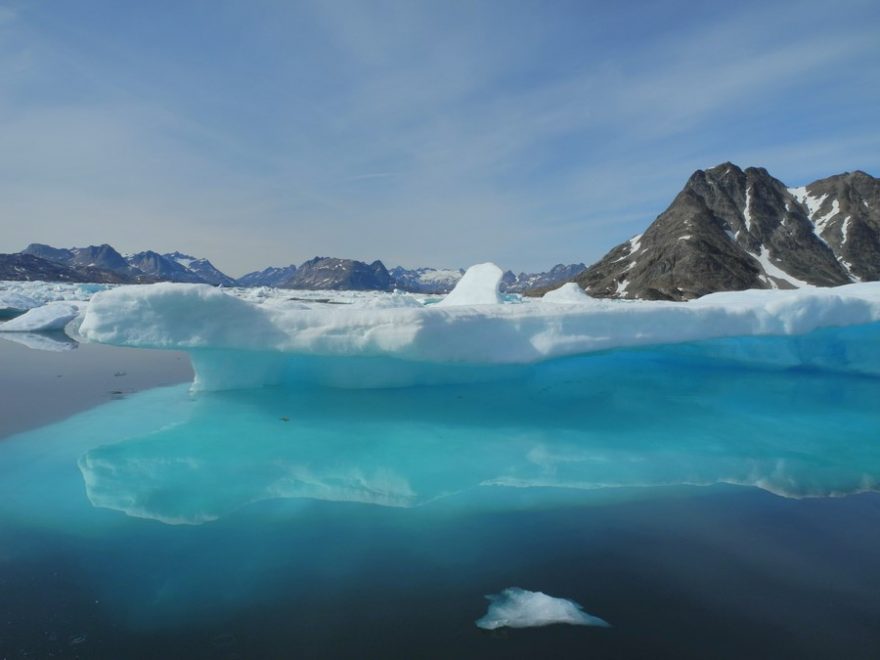 Voda, skály, led, Grónsko