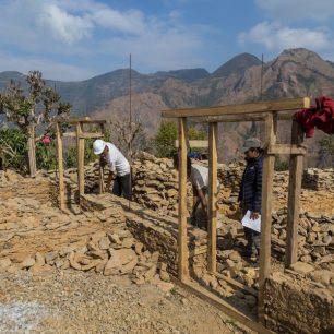 S těmito problémy se v Nepálu snaží pomáhat Člověk v tísni