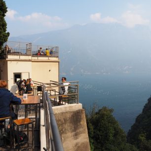 Pod lezeckou oblastí Regina del Lago