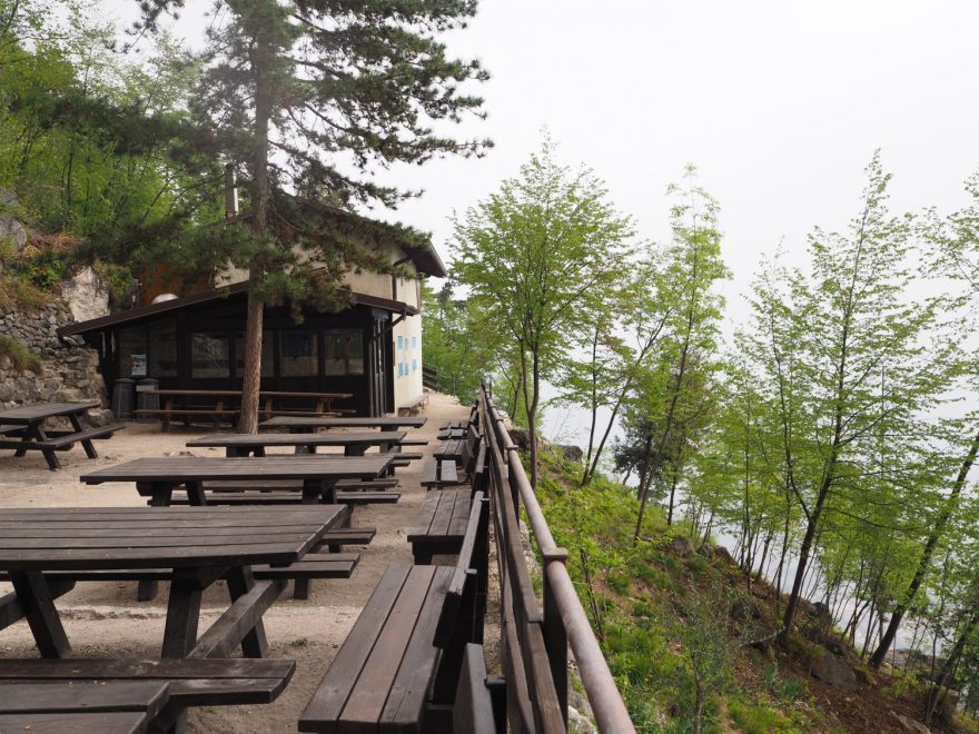 Cestou na Cima Sat, Lago di Garda