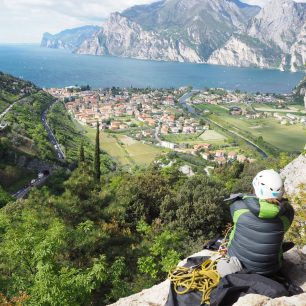 Výhled na Lago di Garda při lezení