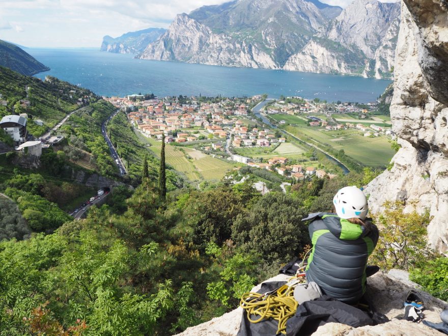 Výhled na Lago di Garda při lezení