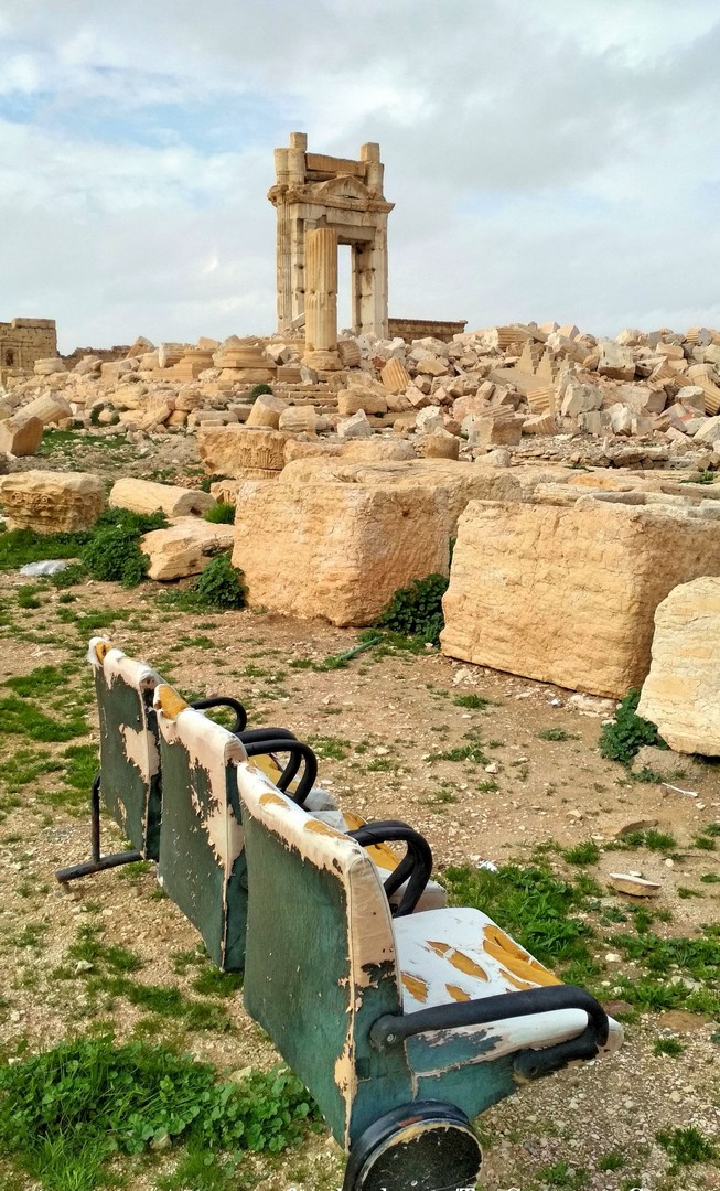  Zničené antické město Palmýra