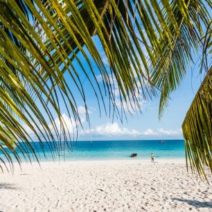 Voda v moři je příjemně teplá