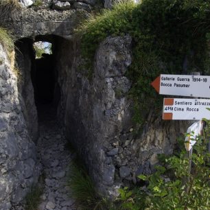Některé trasy vedou opravdu úzkými tunely