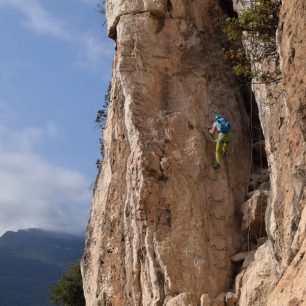 Via-ferraty si na Gardě užijí jak zkušení lezci, tak i úplní začátečníci