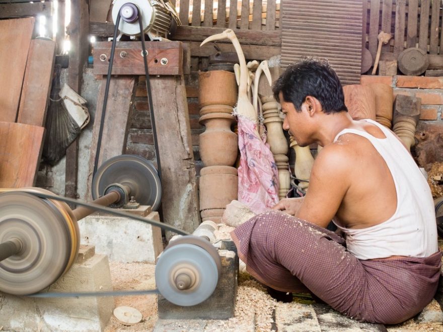 Zpracování dřeva na ostrově Bilu Kyun, Myanmar
