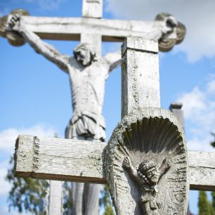 Postava Ježíše v mnoha podobách provází návštěvníky na každém kroku, Litva