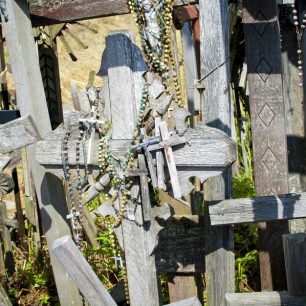 Tisíce křížů visí prakticky všude a na všem, Litva