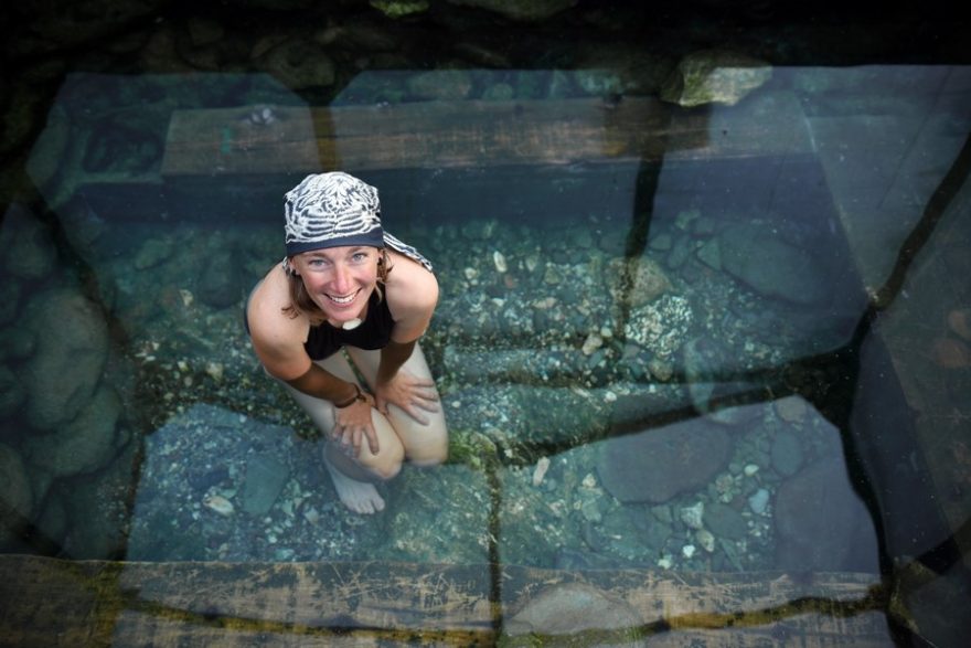 Ve vlažném radioaktivním prameni v Šumaku