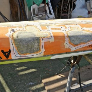 Celá cesta se neobešla bez oprav kajaku. Někdy i pořádně velkých / F: archiv Jiřího Olivy