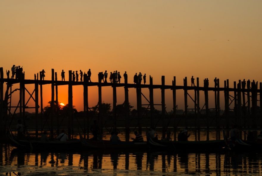 Jeden z nejkrásnějších západů slunce na světě, U Bein, Myanmar