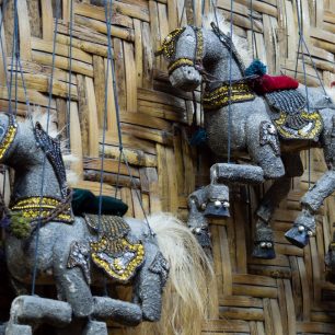 Nejen postavy lidí, ale i zvířata jsou ztvárněna v jejich zmenšené podobě, Mandalaj, Myanmar