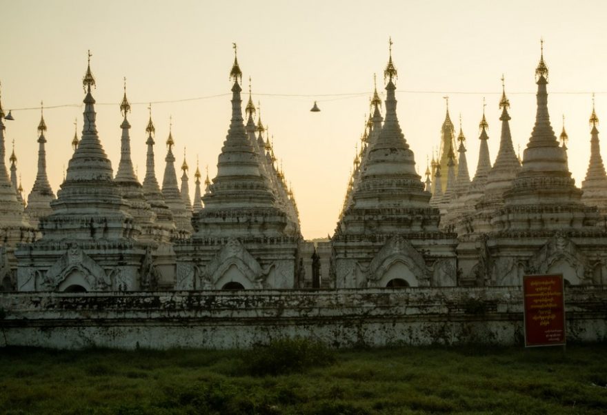 Věže, ve kterých je ukryta největší kniha světa, Mandalaj, Myanmar