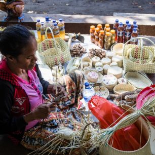 Na trhu se ale jen tak nevysedává, tvoří se další produkty, Atauro, Timor Leste
