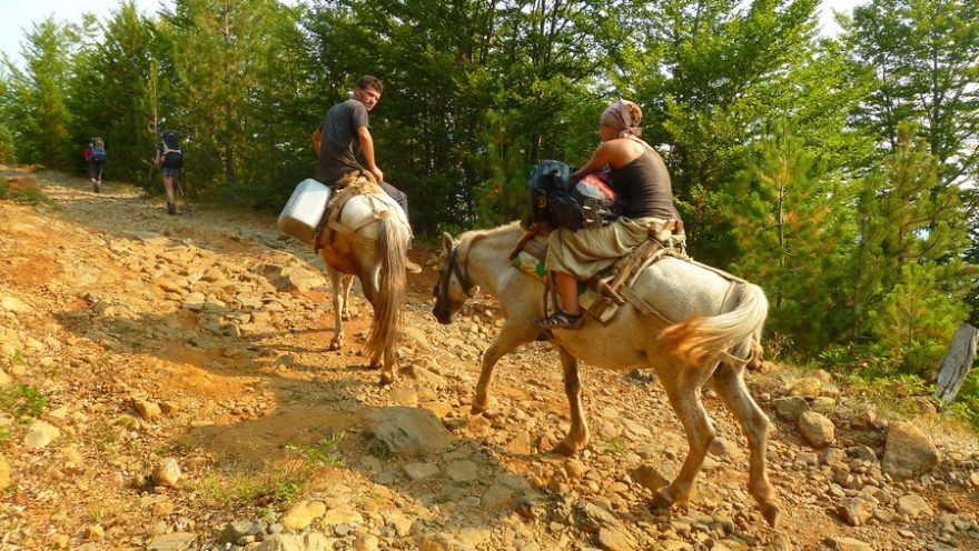 Místní doprava v NP Lurská jezera, Albánie