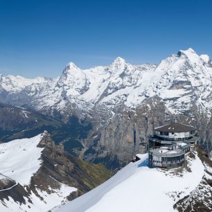 První otáčecí restaurace Alp Piz Gloria s výhledem na Jungfrau, Mnicha a Eiger