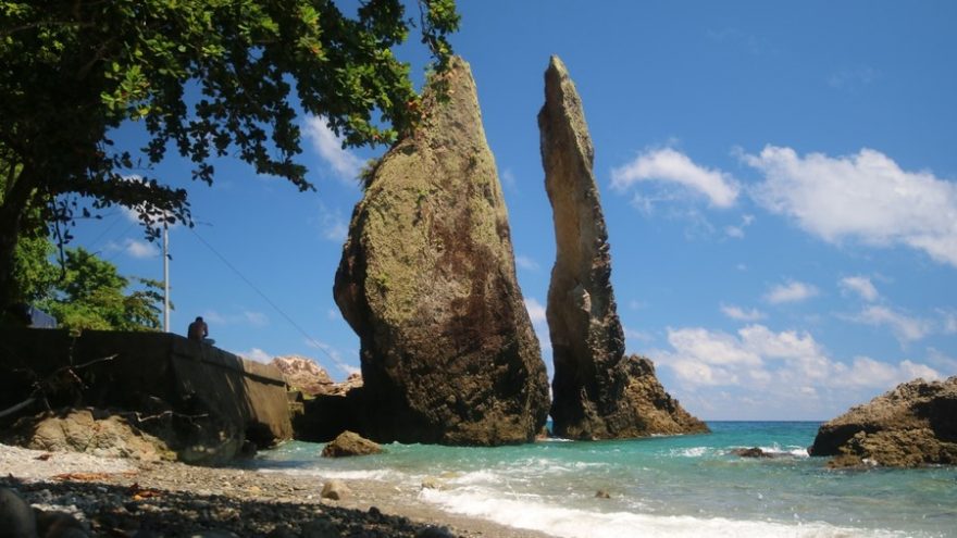 Skalní útvar Batu Layar na ostrově Ambon