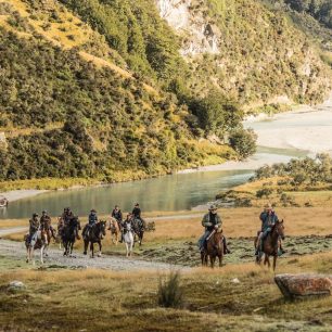 Divoká příroda Nového Zélandu je jako stvořná pro milovníky jízdy na koni