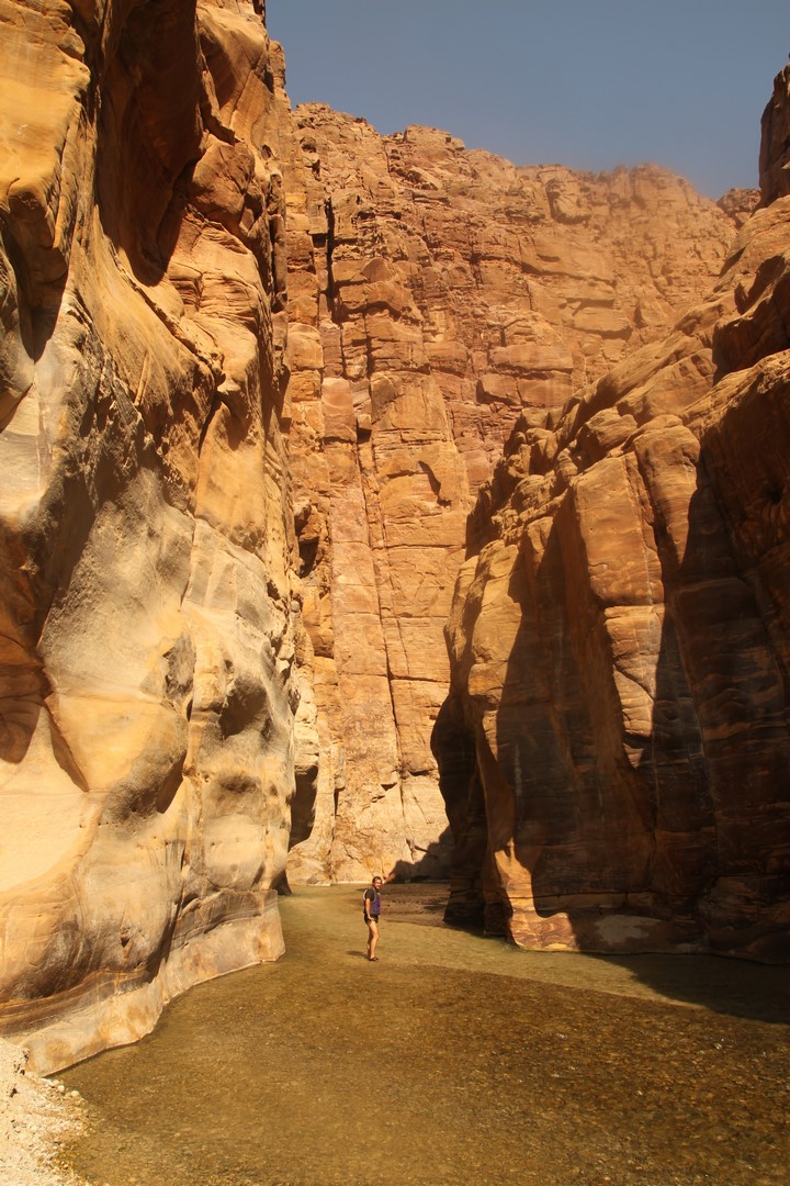 Majestátní skalní stěny se tyčí do závratných výšek