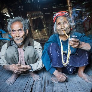 Zajímavostí barmské kultury jsou ženy tetované ve tvářích
