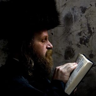 Ortodoxní Žid při oslavách svátku Lag Ba-Omer